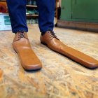 el-zapatero-rumano-grigore-lup-ha-creado-unos-zapatos-para-mantener-la-distancia-social