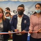 Momento en el que inauguran la Unidad de Electrificación Rural en Azua 