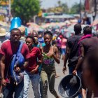 Ciudadanos haitianos aglomerados en las calles durante la pandemia Covid-19