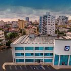 El Banco Popular Dominicano recibió la Certificación en Sostenibilidad 3R (reducir, reutilizar, reciclar), categoría Oro, en cinco de sus edificios corporativos, que albergan oficinas comerciales y departamentos administrativos.