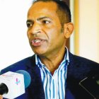 Luis Abinader recibió este jueves en el Palacio Nacional a los presidentes de la Central Nacional de Trabajadores del Transporte (CNTT) y del Consorcio Dominicano del Transporte, quienes manifestaron su apoyo al proceso de modernización del sector iniciado por el Gobierno.
Los dirigentes transportistas Juan Marte, presidente de la CNTT, y Gervasio de la Rosa, líder del Consorcio Dominicano del Transporte, expusieron al mandatario las inquietudes y necesidades del sector.   Hoy/Fuente Externa 04/2/021