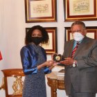 Día Mundial del Teatro: Embajada Dominicana en España reconoce a la actriz Kenia Del Orbe