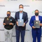 Oscar Almánzar, gerente de FENAMOTO, Dr. Santiago Hazim, director ejecutivo de SeNaSa y Ramón Ramírez, presidente de COORDINAMOTO.