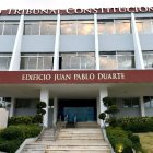- El presidente del Tribunal Constitucional, magistrado Milton Ray Guevara, informó que el tribunal se está preparando con los protocolosadecuados de prevención y seguridad para retomar dentro de unos días, la nuevanormalidad que se impone en el país y el mundo a raíz de la pandemia del COVID-19.  Fachada Edificio Tribunal Constitucional.   Hoy/Fuente Externa 17/05/20