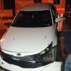 Vista frontal del carro donde se desplazaba la pareja cristiana, ultimada por agentes policiales. (Fuente externa).