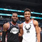 LeBron James junto al griego Giannis Antetokounmpo en el 2019. (Fuente externa).