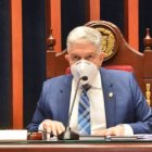 Eduardo Estrella, presidente del Senado, explicó que el 80 % del personal está vacunado contra el COVID-19.