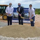 Luis Abinader y director del Invi dan primer palazo para iniciar el “Plan Mi Vivienda”