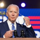 u-s-democratic-presidential-nominee-joe-biden-removes-his-face-mask-as-he-speaks-about-election-results-in-wilmington-delaware-u-s-november-6-2020-reuters-kevin-lamarque