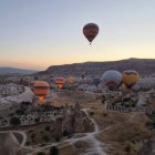 Las llamas encienden en  la oscuridad y permiten que los  globos  se  alejen  del suelo con una canasta de 10 hasta 20 pasajeros,. ¡Una experiencia inolvidable!