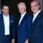 David Collado, Bill Clinton y Luis Abinader. Foto: Fuente externa.