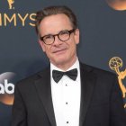  Peter Scolari.