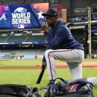 “Campeones de la Serie Mundial”, decía, junto con el número “17” y el logotipo de los Astros (AP Photo/Ashley Landis)