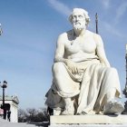 Tucídides es un ateniense   considerado  padre o pionero  del realismo político.