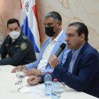 Servio Tulio Castaño junto al ministro de Interior y Policía