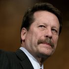 Biden nombra a Robert Califf para dirigir de nuevo FDA