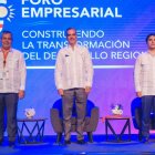  Dante Mossi, Luis Abinader y Hostos Rizik en  el Primer Foro Empresarial.