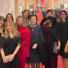 La embajadora Sonia Guzmán junto a personal de la embajada y embajadores de la Fundación Sinfonía