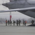 Ejército de Estados Unidos en el aeropuerto Rzeszow-Jasionka, en el sureste de Polonia. (AP Foto/Czarek Sokolowski)