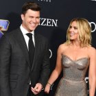 Scarlett Johansson se comprometió con Colin Jost después de dos años de romance
