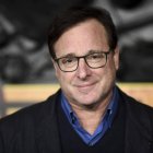 Bob Saget llega a la función de "MacGruber" el 8 de diciembre de 2021 en Los Ángeles. 