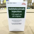 Esta imagen facilitada por la farmacéutica Eli Lilly muestra un paquete de bebtelovimab, un medicamento de anticuerpos que ataca específicamente a la variante ómicron del COVID-19, el cual fue aprobado el viernes 11 de febrero de 2022 por la Administración de Alimentos y Medicamentos de Estados Unidos. (Eli Lilly and Company vía AP)