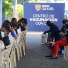 Poca gente acude a centros de vacunación. 