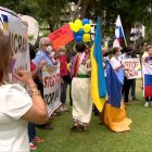Portando banderas de Ucrania y pancartas que decían “Putin quita tus manos de UCRANIA” o “Go home Putin”, los ucranianos se congregaron en un parque de la capital, donde también agradecieron a Panamá por condenar la acción militar rusa y respaldar la soberanía de Ucrania.