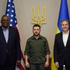 El presidente Volodimir Zelensky con el secretario de Estado de EEUU, Antony Blinken y el secretario de Defensa Lloyd Austin durante su encuentro el domingo en Kiev. Fuente Externa.