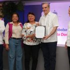 Abinader y entrega de fondos a empresarios