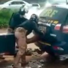 Indignación en Barasil: policías asfixian a hombre dentro de un vehículo