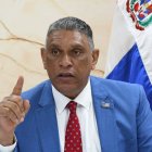 El ministro de Interior y Policía, Jesús (Chu) Vásquez Martínez aborda muerte asaltantes  al Banco Popular. (Foto de archivo).