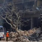 Más tras el incendio del Hotel Saratoga en La Habana, Cuba.