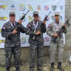 Arriba desde la izquierda campeones individuales :
Jaime Roldán(Plata), Rafael Suárez(oro), ambos de la Policía y Jorge Socías de la Fuerza Aérea quien obtuvo medalla de bronce