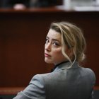La actriz Amber Heard en la corte de circuito del condado de Fairfax el 12 de abril de 2022 en Fairfax, Virginia.