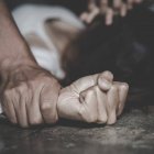 Imagen descriptiva de joven abusada