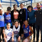 Jesús Vásquez y  Mireya Luis, con los atletas participantes en la clínica.