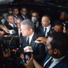 Leonel Fernández acude a la funeraria donde se encuentra el cuerpo de Orlando Jorge Mera.