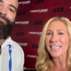 Congresista republicana Marjorie Taylor Greene junto al joven abogado Pedro Manuel Casals en Tampa.