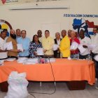 Francisco Camacho, entrega los uniformes, reciben José Luis Ramírez y directivos.