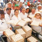 A la apertura de esta Gran Feria estuvo encabezada por el director del Inespre, Iván Hernández Guzmán; la gobernadora de Azua, Ángela Pérez Díaz