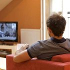 Persona viendo películas 