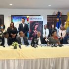 Mesa de honor completa de la rueda de prensa