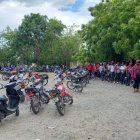 Cientos de motoristas abarrotaron el centro deportivo para registrar sus motores.