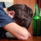 Adolescente luego de ingerir alcohol (Fuente externa)