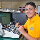 De acuerdo a la ley 48-00 son jóvenes los de edades comprendidas entre los 15 y los 35 años.