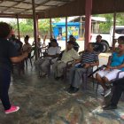 Varias personas son capacitadas