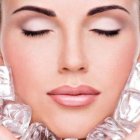 El uso de agua fría para bañarse o para lavarse la cara, evitan el enrojecimiento por vasodilatación (iStock)
