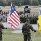 Soldados estadounidense y ucranianos