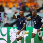 Jugadores de Ecuador celebran.